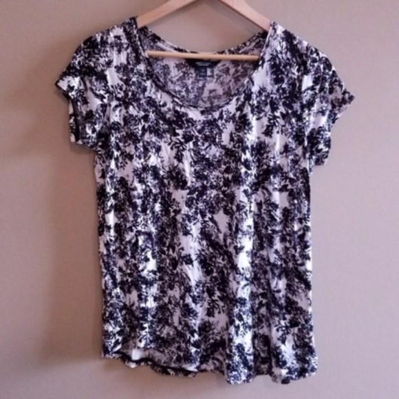 🪩 Simply Vera Vera Wang Short Sleeve T-Shirt Size M - Picture 3 of 4
